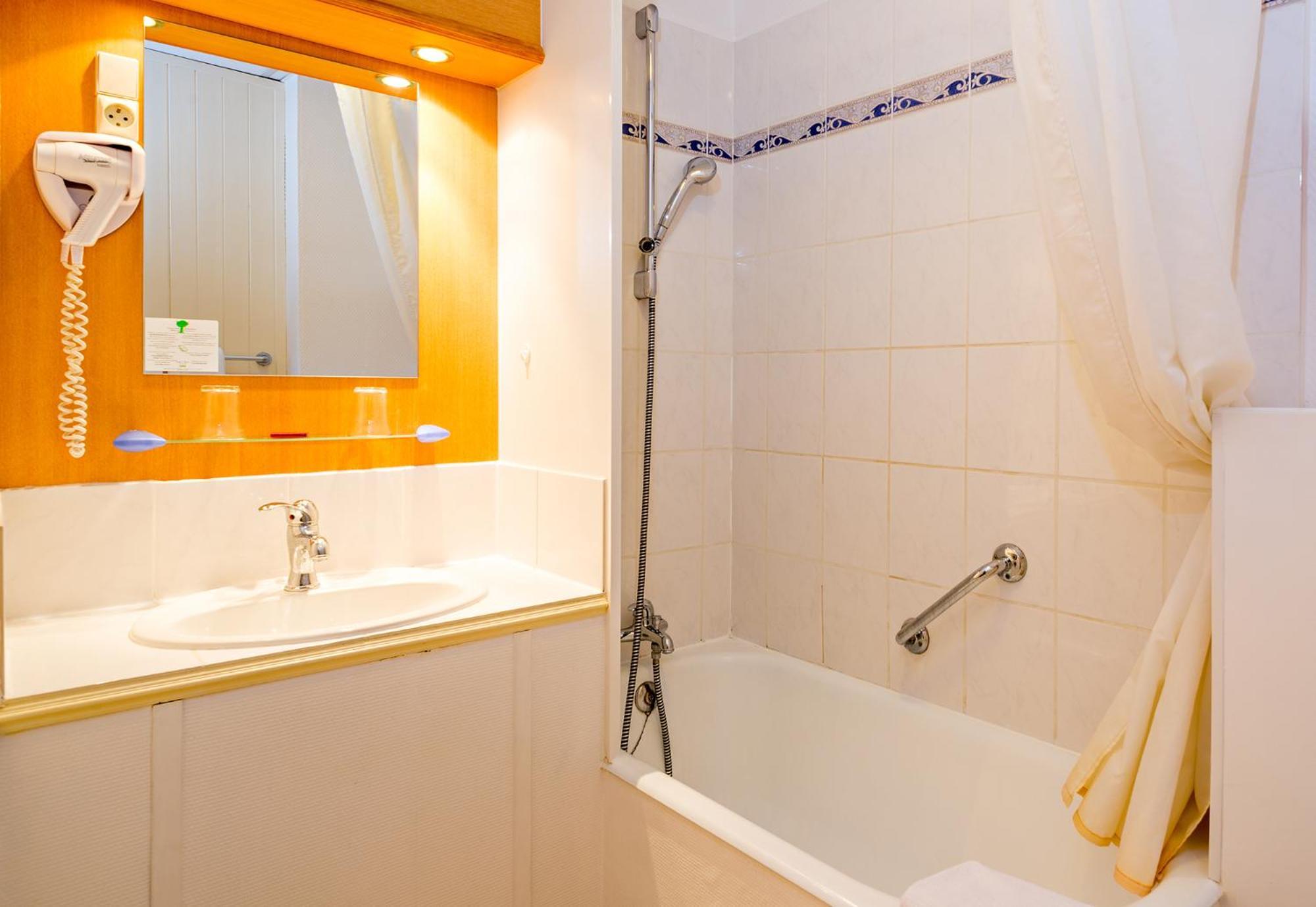 Hotel Continental Évian-les-Bains Екстериор снимка